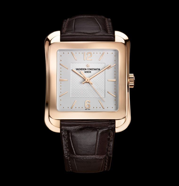 Vacheron Constantin réinterprète une montre emblématique de son patrimoine avec la Toledo 1951, une montre de forme élégante aux accents vintage et chaleureux.