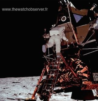 Nouvelle étape dans la construction de la légende de cette Omega : Neil Armstrong sort de la capsule Eagle et pose le pied sur la Lune le 21 juillet 1969, rejoint 15 minutes plus tard par Buzz Aldrin qui porte sa Speedmaster. La Speed sera désormais la Moonwatch.