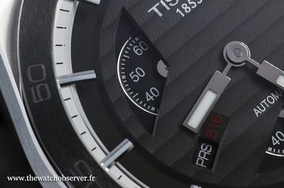 Atout incontestable de cette montre automatique, le cadran de la PRS 516 Automatic Small Second se caractérise au premier chef par la présence d'une petite seconde très originale que Tissot a choisi de subdiviser en trois compteurs de 20 secondes chacun.