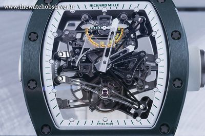 Les montres Richard Mille sont toujours des montres à part, qu'il s'agisse de conception, d'esthétique, de mécanique ou de fonctionnalité. La RM 38-01 Tourbillon G-Sensor Bubba Watson ne déroge pas à règle, captant non seulement les G mais également votre regard grâce à une architecture squelettée aérienne et ultra résistante.