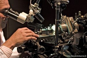 Machine à guillocher main - photo prise à l'occasion du SIHH 2012 sur le stand des montres Vacheron Constantin.