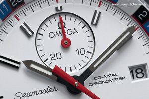 La Seamaster Bullhead 2013 est une montre chronographe très typée sport - donc à réserver en priorité aux tenues décontractées.