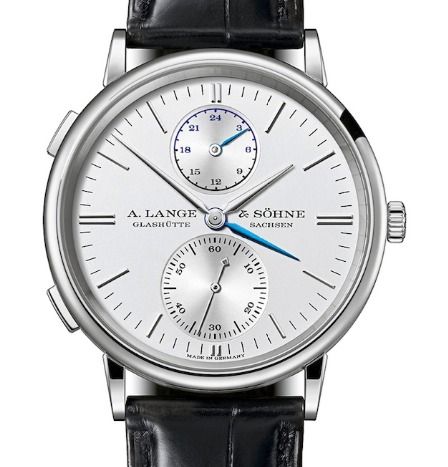 Véritable pilier du catalogue Lange & Söhne, la Saxonia se dévoilera au SIHH prochain sous trois nouvelles références élégantes et modernisées par les designers et horlogers de la Manufacture saxonne.