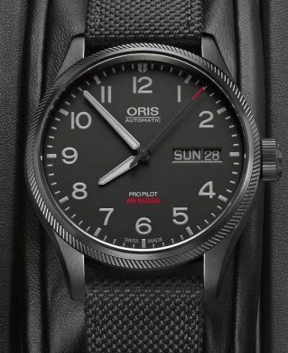 L'horloger suisse Oris enrichit sa gamme de montres d'aviateurs en dévoilant le modèle Air Racing Edition V, une Big Crown ProPilot éditée à seulement 1.000 exemplaires afin de célébrer les exploits de son ambassadeur, le pilote Don Vito Wypraechtiger.