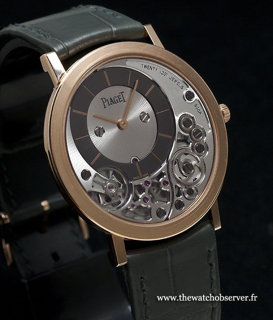 Fusionnant mouvement et boîtier, la montre Piaget Altiplano 900P est la montre mécanique la plus fine jamais conçue avec une épaisseur de seulement 3,65mm. Un véritable exploit !