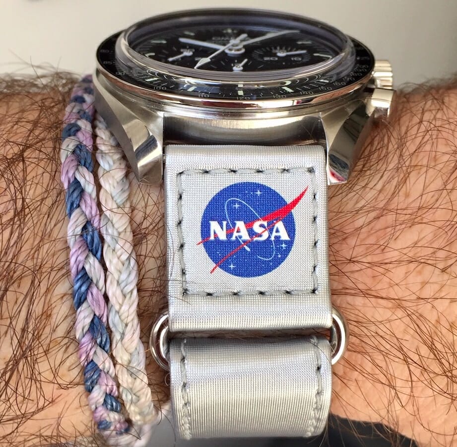 Atour du poignet - Omega Speedmaster sur Velcro NASA