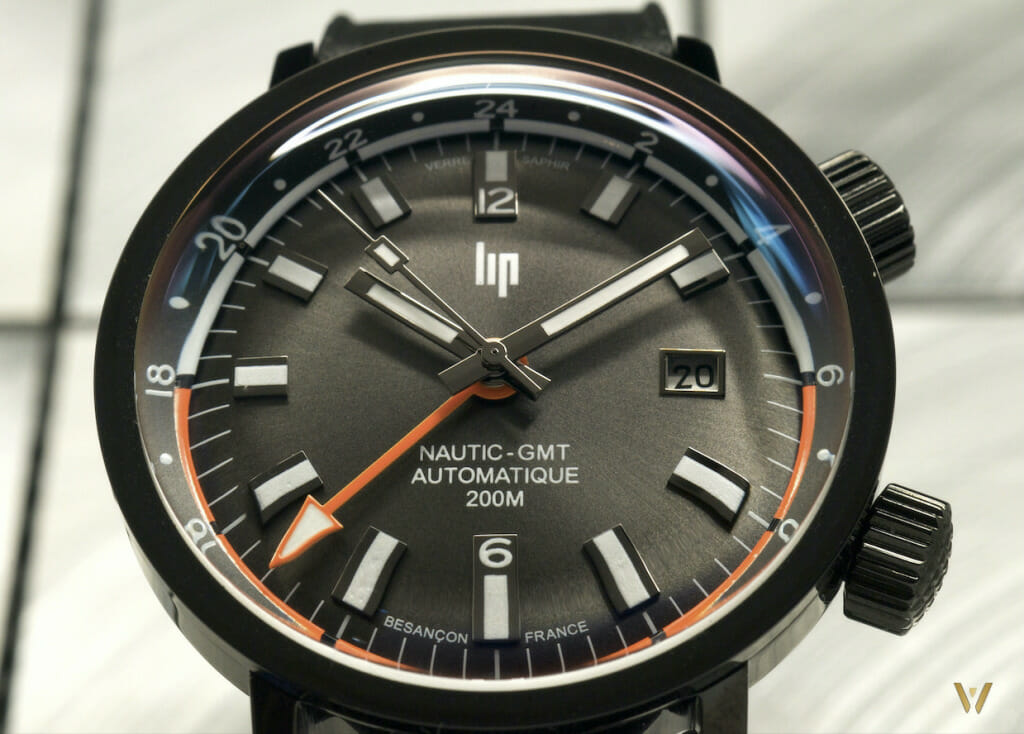 Focus sur le cadran anthracite de la montre Lip Nautic GMT Automatique