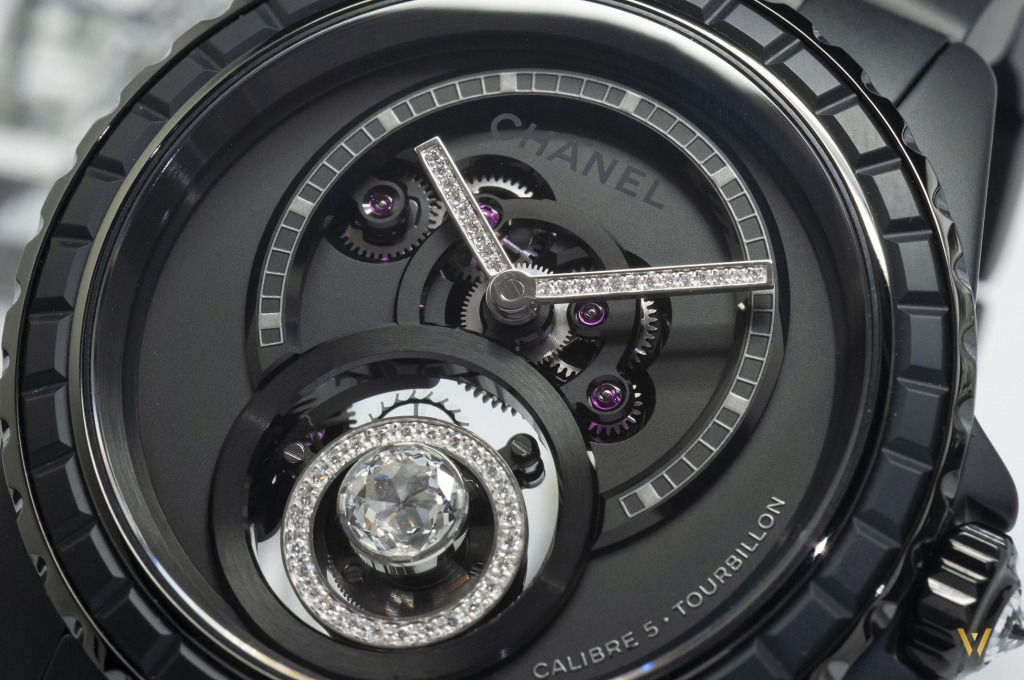 Photo macro cadran montre Chanel J12 Tourbillon Diamant Calibre 5 réf. H7380